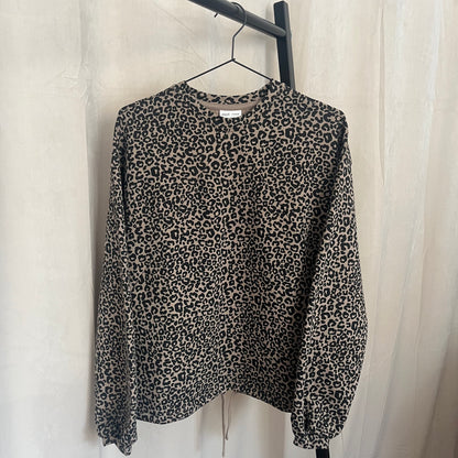Leo Snowdrop Still-Sweater